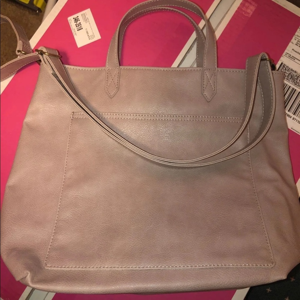 Thirty-One Window shopper